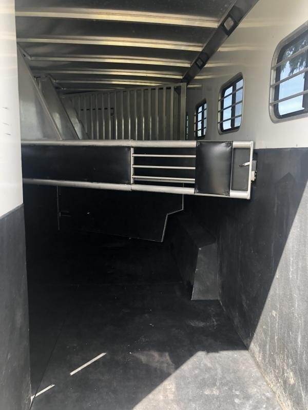 2003 Sundowner Trailers LQ 4H 8010 SIERRA Horse Trailer - Image 6