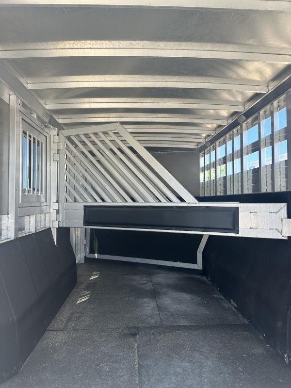 2020 Bloomer 4 Horse Stock Combo Trainer Tack Horse Trailer - Image 6