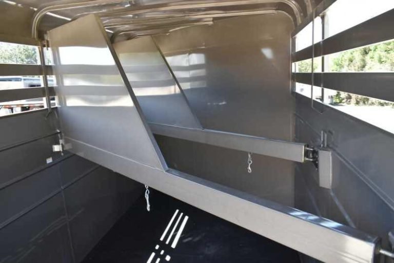 2017 CM 3HSLBP 3 Horse Trailer - Image 9