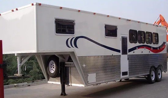 White 2 Horse Float with Horse Trailer Ramp Living Quarters and Roof for Sale - Image 5
