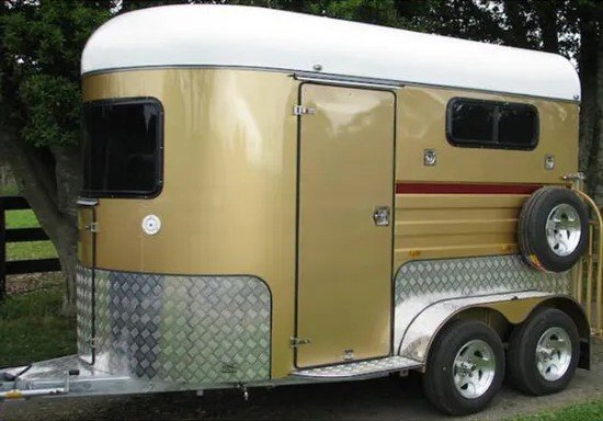 White 2 Horse Float with Horse Trailer Ramp Living Quarters and Roof for Sale - Image 2