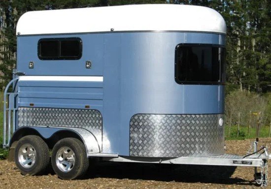 White 2 Horse Float with Horse Trailer Ramp Living Quarters and Roof for Sale - Image 6