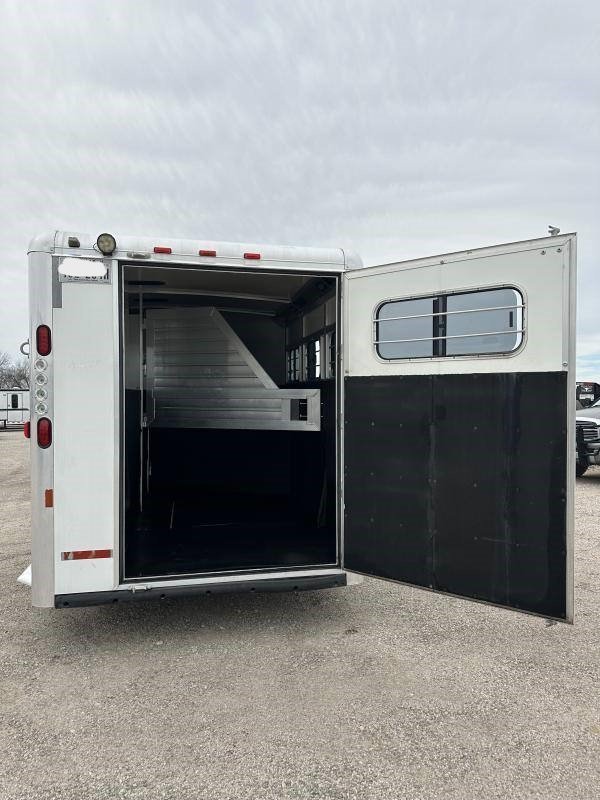 2004 Hart Trailers 3H GN Weekender Horse Trailer - Image 2