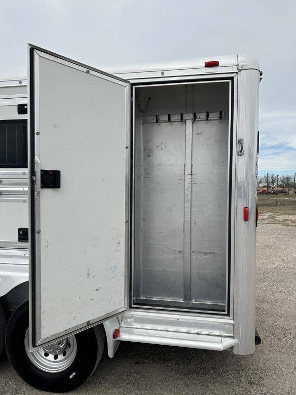 2004 Hart Trailers 3H GN Weekender Horse Trailer - Image 6